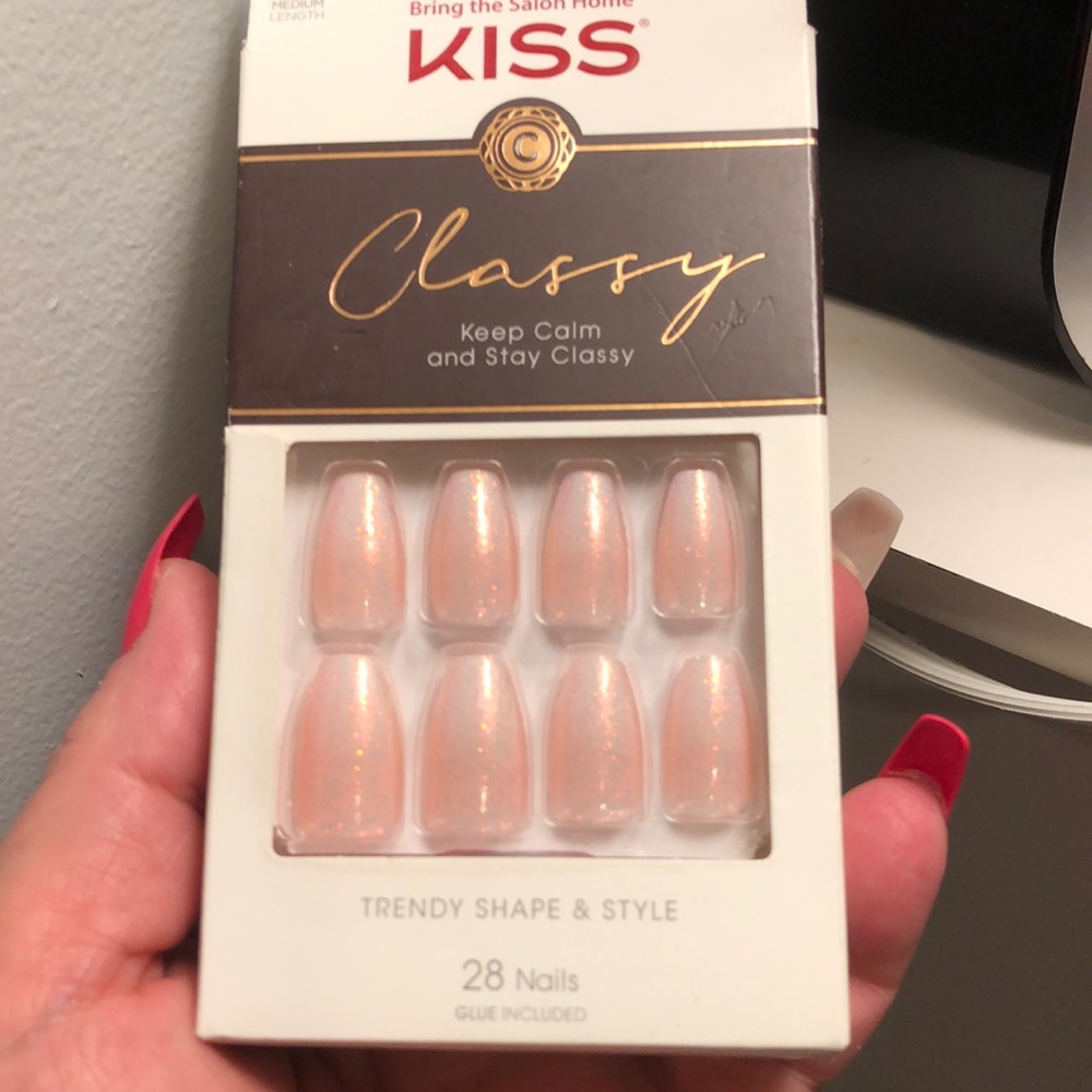 KISS CLASSY NAILS